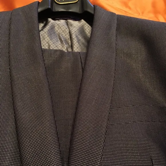 💫 $200 FIRM UNLESS BUNDLED *** SUPER SLEEK CHARCOAL SLIM FIT SUIT💫