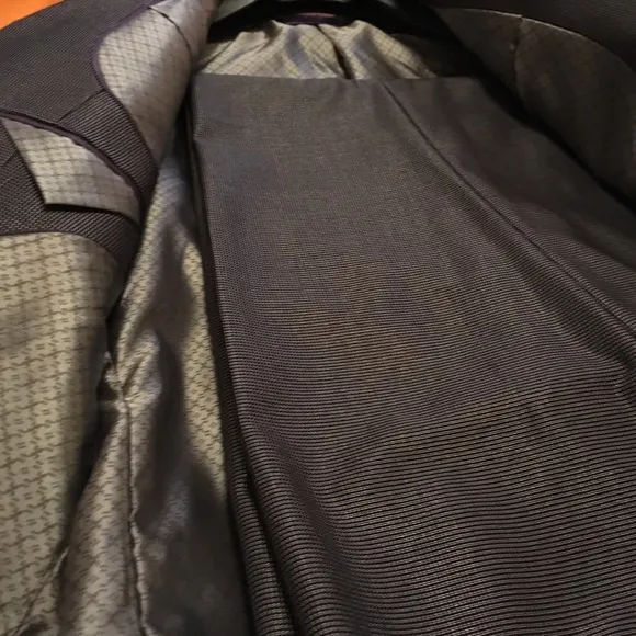 💫 $200 FIRM UNLESS BUNDLED *** SUPER SLEEK CHARCOAL SLIM FIT SUIT💫