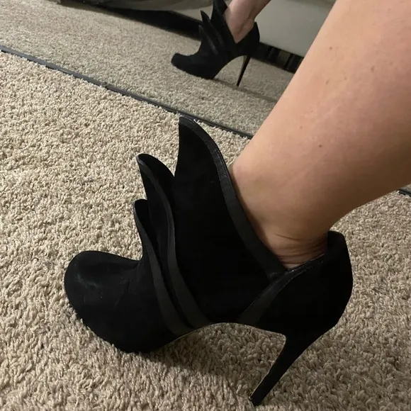 ♣️ Lady Gaga Vibes ♠️ Alejandro Ingelmo Black Suede Heels (6/36.5) Vero Cuoio