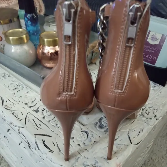 🆕⭐ STEVE MADDEN tan nude chain stiletto heels