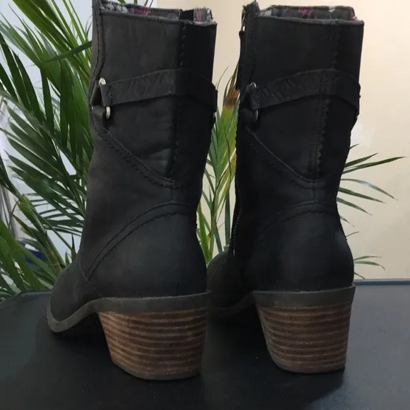 🌺 TEVA Foxy Mid Leather Boots