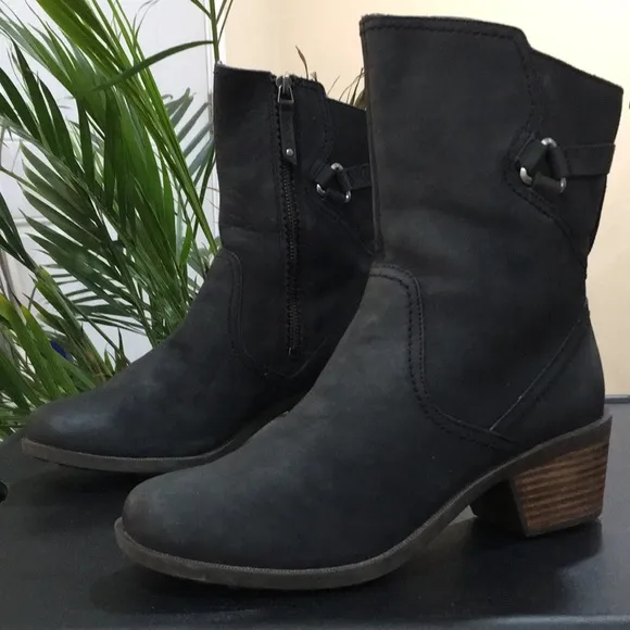 🌺 TEVA Foxy Mid Leather Boots