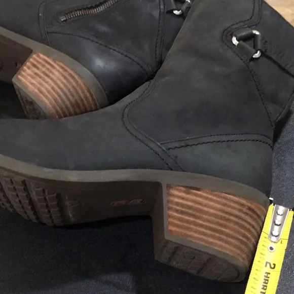 🌺 TEVA Foxy Mid Leather Boots