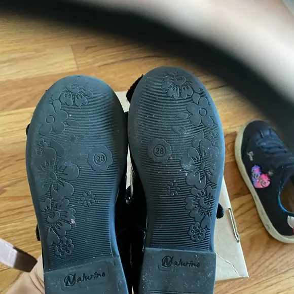 2 girls shoes size 29 geox sneaker and naturino mary jane