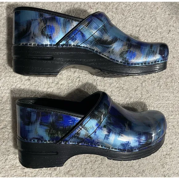 3156 Dansko Clogs Womens 11.5 EU 42 Professional Shoes Blue Brush Patent Leather