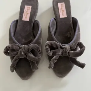 370$ Olivia Morris At Home Daphne In chic &amp; soft Silver Birch Slippers Sz40/US 9