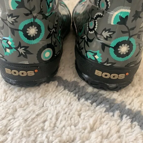 75. New BOGS Kid’s Floral Waterproof Rain Boots