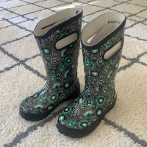 75. New BOGS Kid’s Floral Waterproof Rain Boots