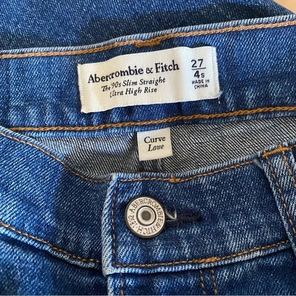 Abercrombie &amp; Fitch Curve Love Ultra High Rise 90s Slim Straight Jean indigo