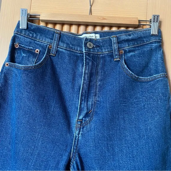 Abercrombie &amp; Fitch Curve Love Ultra High Rise 90s Slim Straight Jean indigo