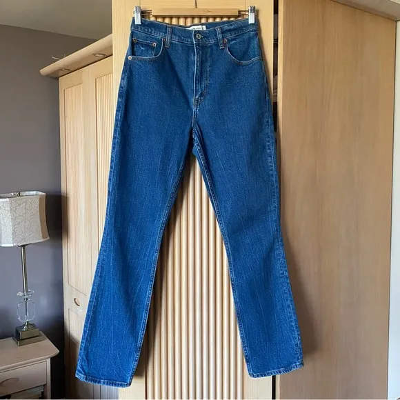 Abercrombie &amp; Fitch Curve Love Ultra High Rise 90s Slim Straight Jean indigo