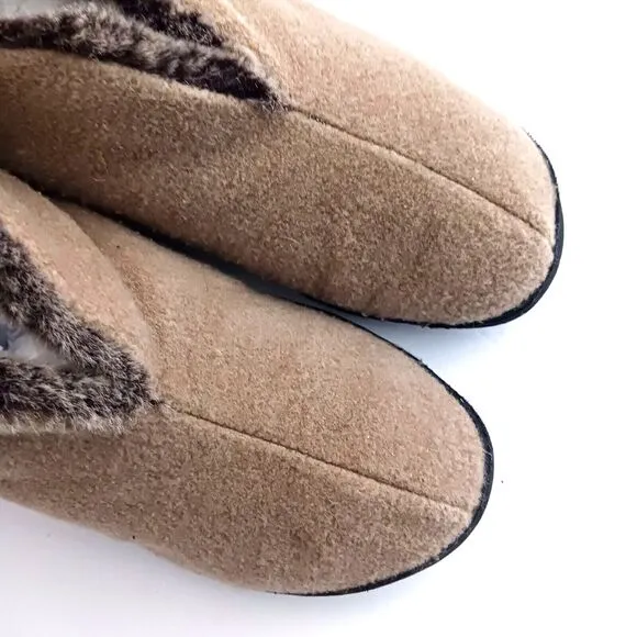 Acorn Bootie Slippers Tan Wool Faux Fur Lined Hard Rubber Sole Ladies 9