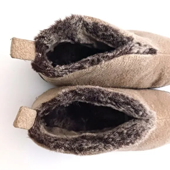 Acorn Bootie Slippers Tan Wool Faux Fur Lined Hard Rubber Sole Ladies 9