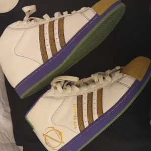 Addidas New Orleans Hi-Top White Leather Basketball Sneakers/Gym Shoes