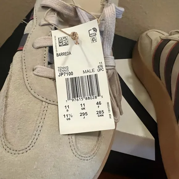 Adidas Barreda Sneaker-Size 11.5