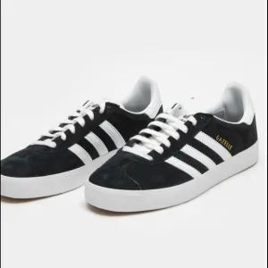 ADIDAS Black &amp; White Gazelle ADV Shoes US M9 /W8