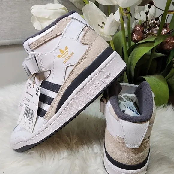 adidas Originals  Forum Mid Sneaker Mens7.5/Women8.5 new