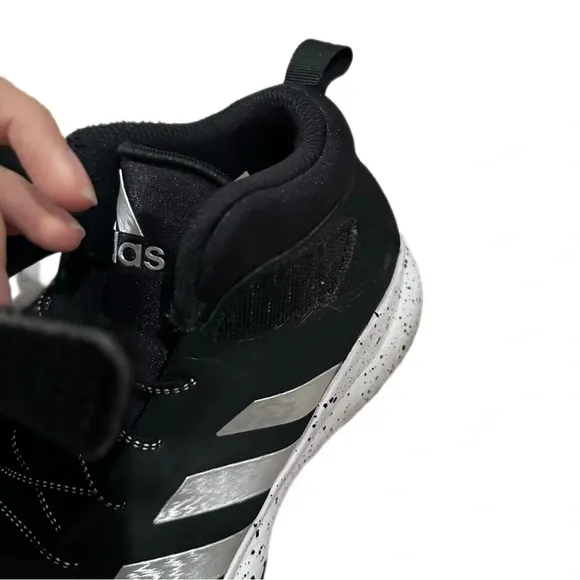 adidas Unisex-Child Cross Em Up 5 Black Basketball Shoe Size 6