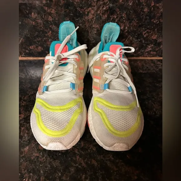 Adidas Women's UltraBoost 22 Running ShoesWhite Turbo Mint size 9