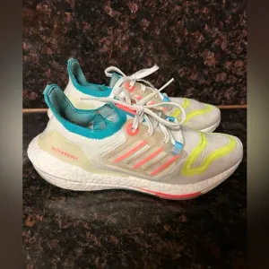 Adidas Women's UltraBoost 22 Running ShoesWhite Turbo Mint size 9