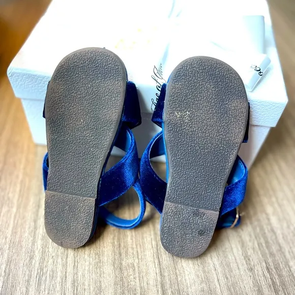 Age of innocence velvet shoes, size 27