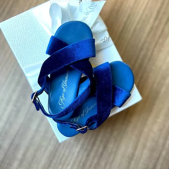 Age of innocence velvet shoes, size 27