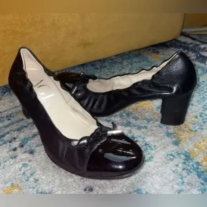 AGL Attilio Giusti Leombruni Black Toe Cap Pumps Heels 39.5 (RUN SMALL)