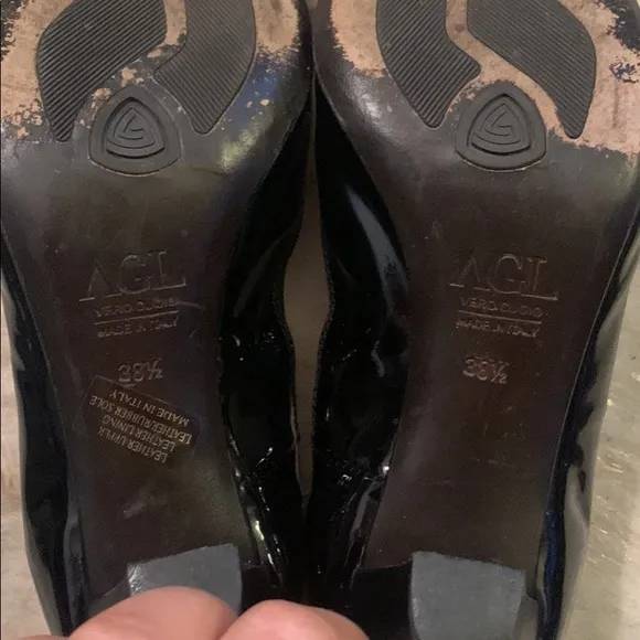 AGL Black Patent Leather Capped Toe Pumps 38 1/2 -