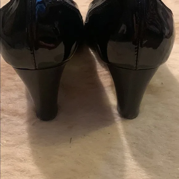 AGL Black Patent Leather Capped Toe Pumps 38 1/2 -