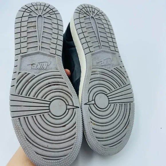 AIR JORDAN 1 LOW SE CRAFT GRADE SCHOOL LIFESTYLE SHOES