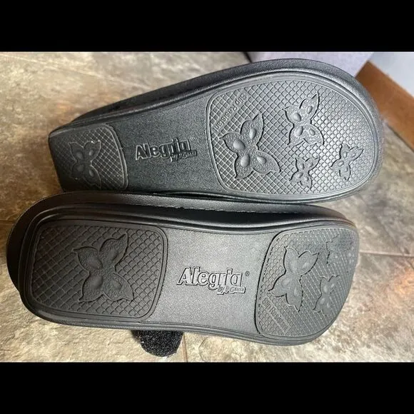 Algeria women’s shoes sz 40/10
