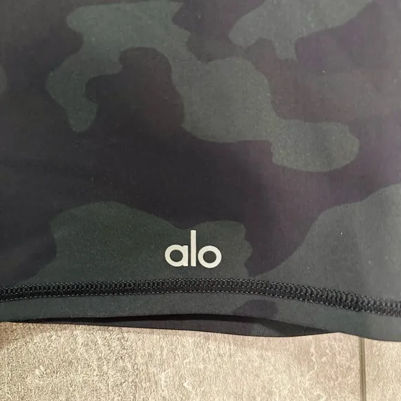 Alo High-Waist Vapor Camo Bike Shorts 8” Size XS EUC