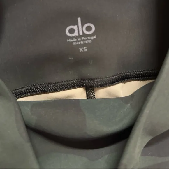 Alo High-Waist Vapor Camo Bike Shorts 8” Size XS EUC