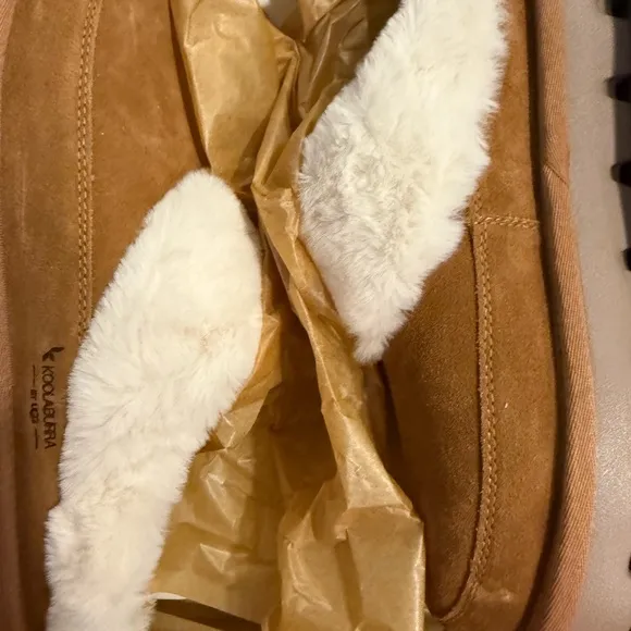 ALO Yoga Tan and Cream Slippers with Open Back