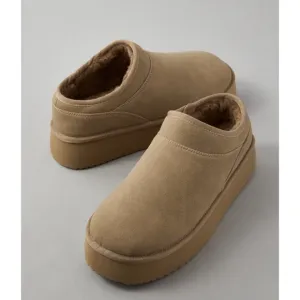 American Eagle Slippers, Size 8, Beige