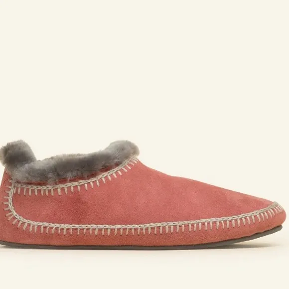 Anthropologie brand new Laidback London Dusty Pink Cozy shearling slippers🌈🧘