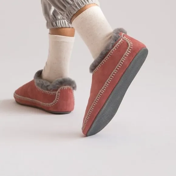 Anthropologie brand new Laidback London Dusty Pink Cozy shearling slippers🌈🧘