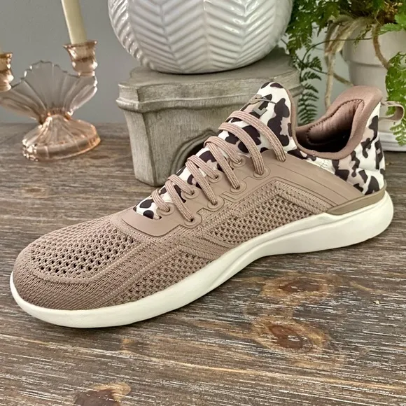APL TechLoom Tracer Almond/Pristine/Leopard Sneakers Shoes Women's 10
