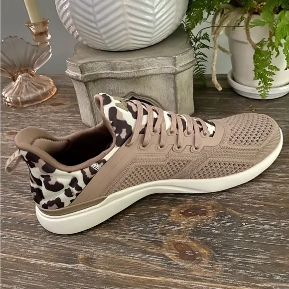 APL TechLoom Tracer Almond/Pristine/Leopard Sneakers Shoes Women's 10