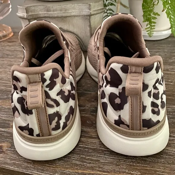 APL TechLoom Tracer Almond/Pristine/Leopard Sneakers Shoes Women's 10