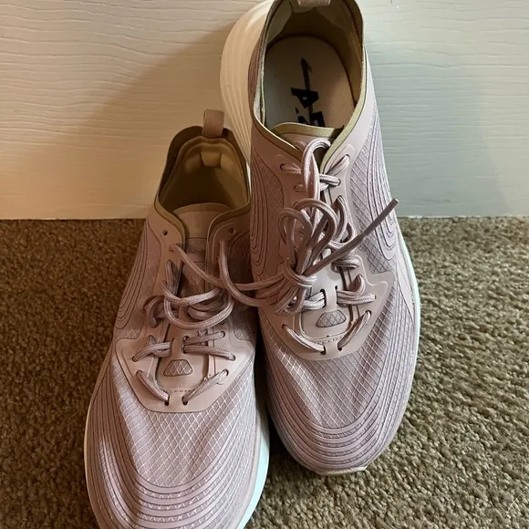 APL Women’s Streamline Champagne/NWT Rose Dust running gym shoes
