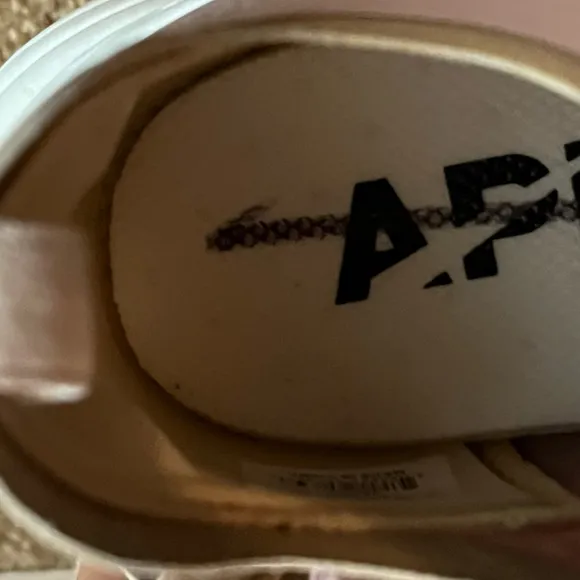 APL Women’s Streamline Champagne/NWT Rose Dust running gym shoes