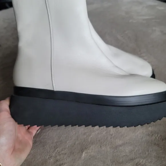 Aquatalia White Leather Platform Boots Sleek Mid Calk Ankle Boot Modern