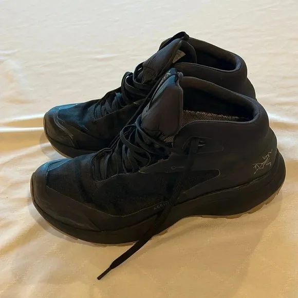 Arc’teryx Aerios FL Mid GORE-TEX Men’s Boot size 6.5 waterproof hiking climbing