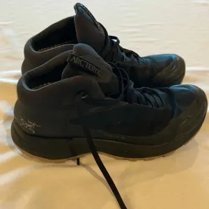 Arc’teryx Aerios FL Mid GORE-TEX Men’s Boot size 6.5 waterproof hiking climbing