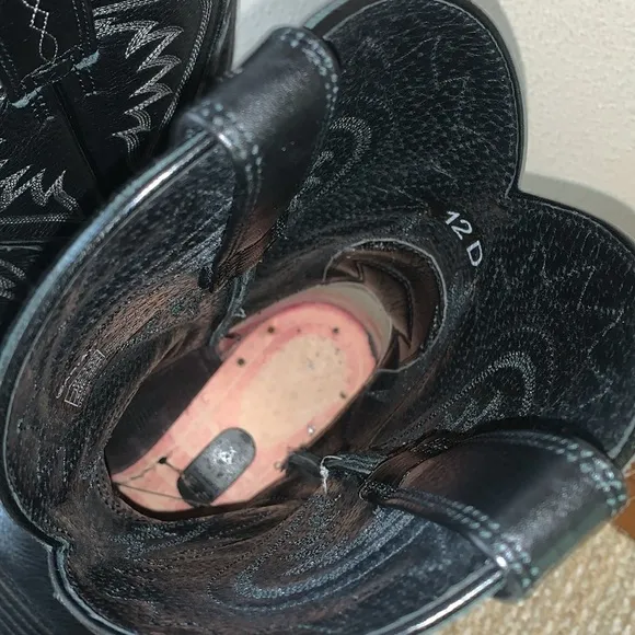 Ariat Men’s Black Leather Cowboy Boots with Intricate Stitching Size 12 D