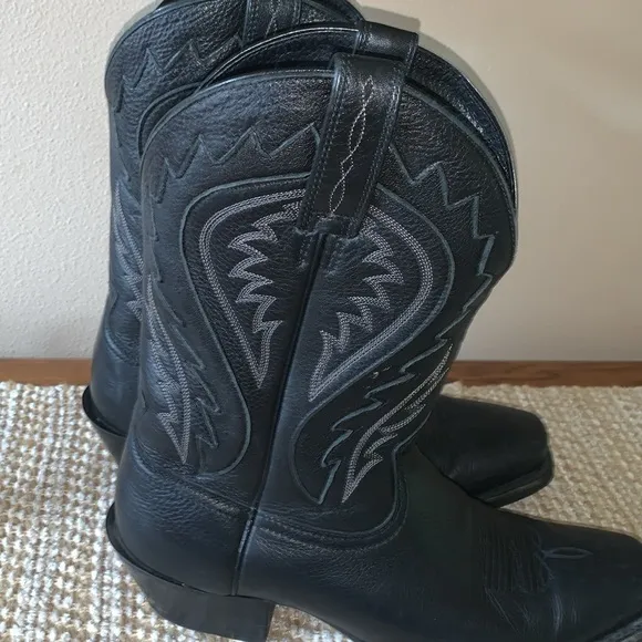 Ariat Men’s Black Leather Cowboy Boots with Intricate Stitching Size 12 D