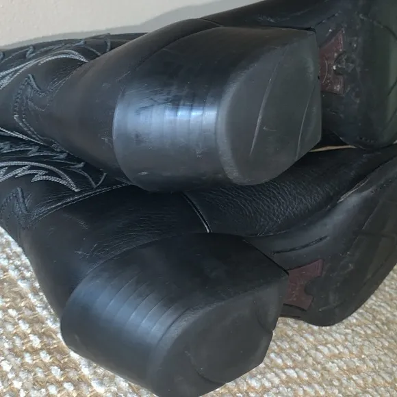 Ariat Men’s Black Leather Cowboy Boots with Intricate Stitching Size 12 D