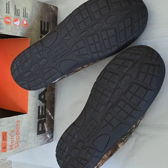 Authentic. Realtree Men's Camouflage Slippers