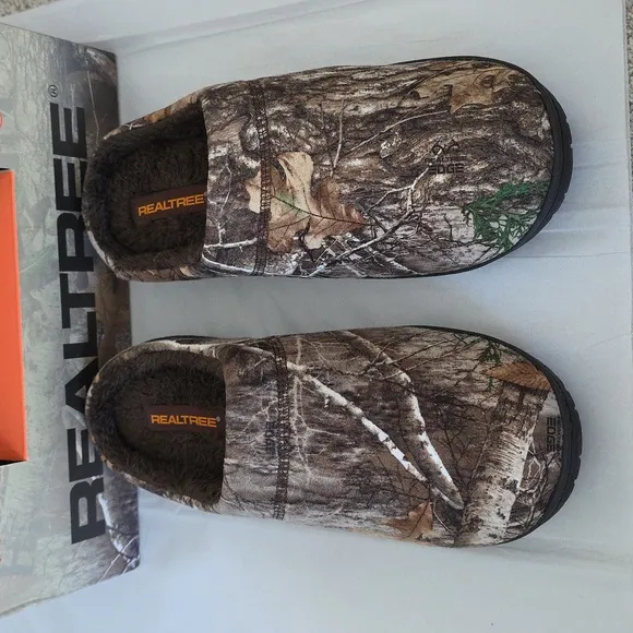 Authentic. Realtree Men's Camouflage Slippers